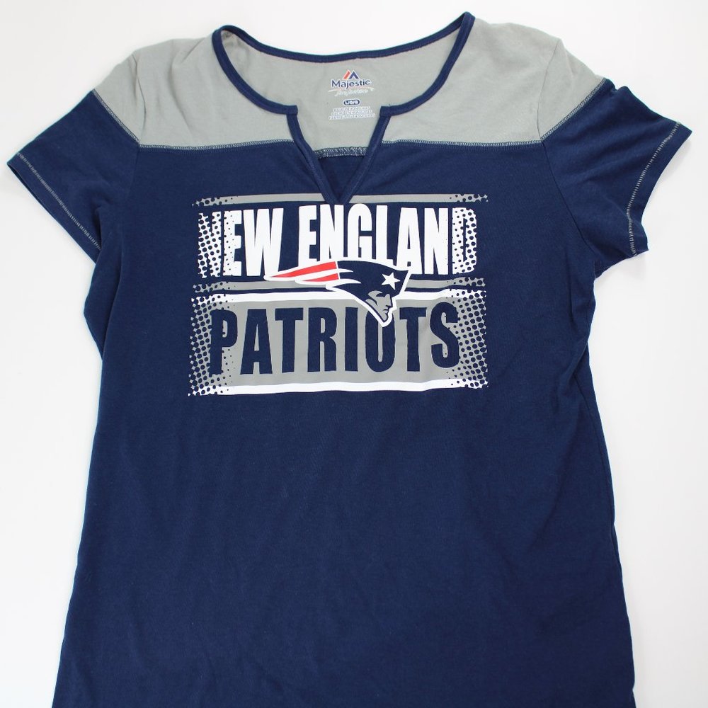 Women's New England Patriots Deep V-Neck Tee Large
